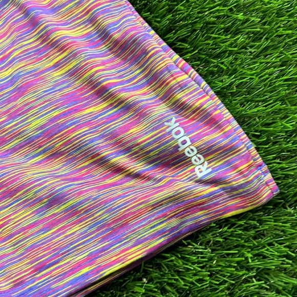 Women’s Reebok V-Neck Short Sleeve T-shirt - Picture 2 of 3